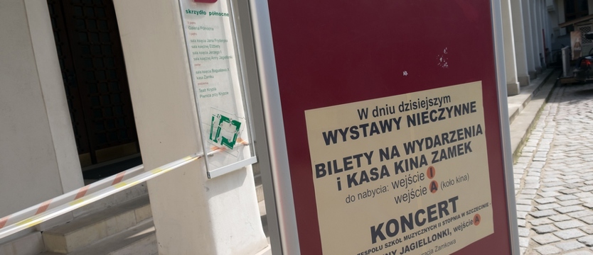 Zamek odwołuje