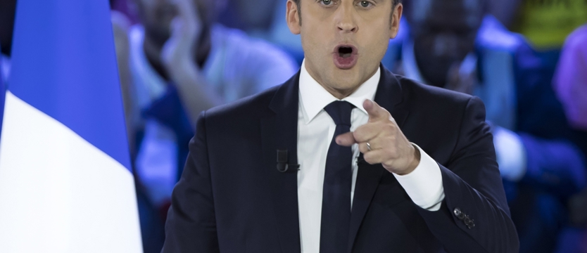 Macron stawia Kaczyńskiego na równi z Putinem