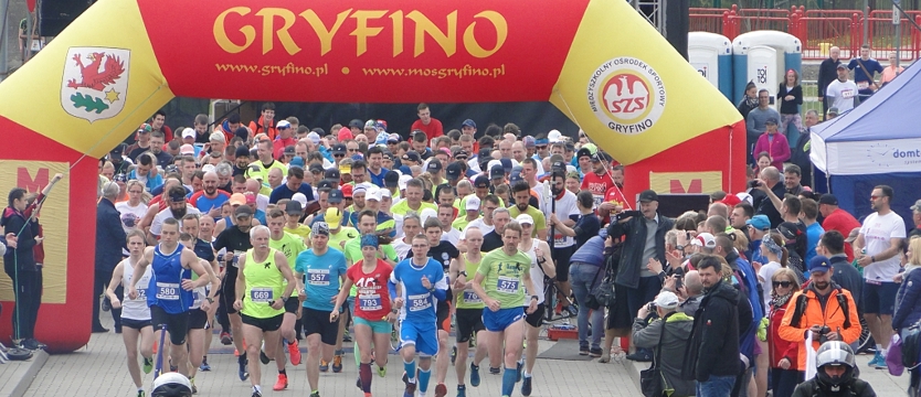 Wielu zawodników w biegowym festiwalu