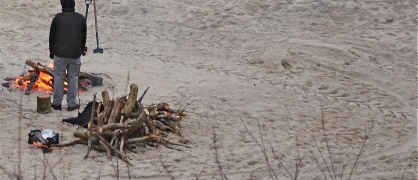 Ognisko na plaży za zgodą urzędu