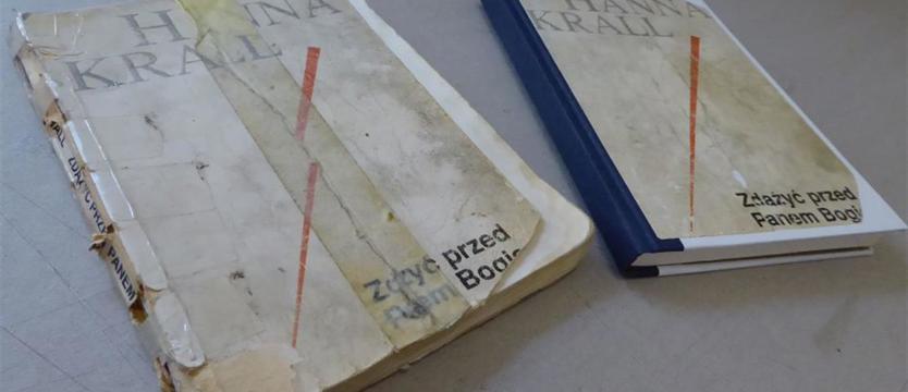Skazani pomagają bibliotece