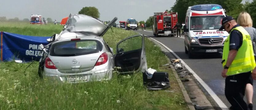 Tragedia na „szóstce”. Turyści uwięzieni w autokarze