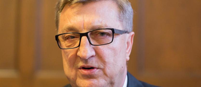Chadam zrezygnował