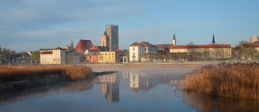 Dwa państwa, dwa miasta, jedna podróż