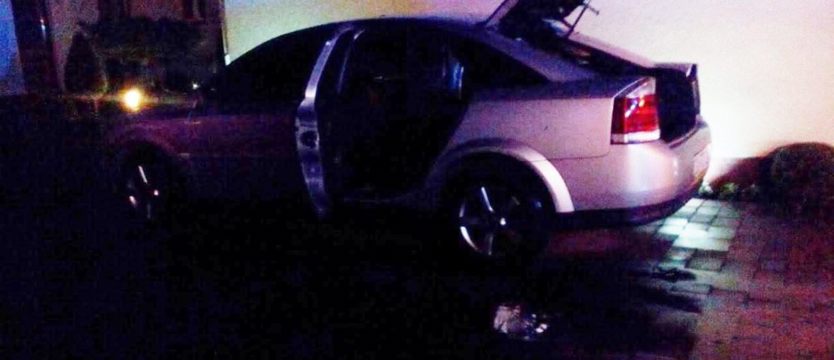 Nieznany sprawca podpalił auto wójta Rewala