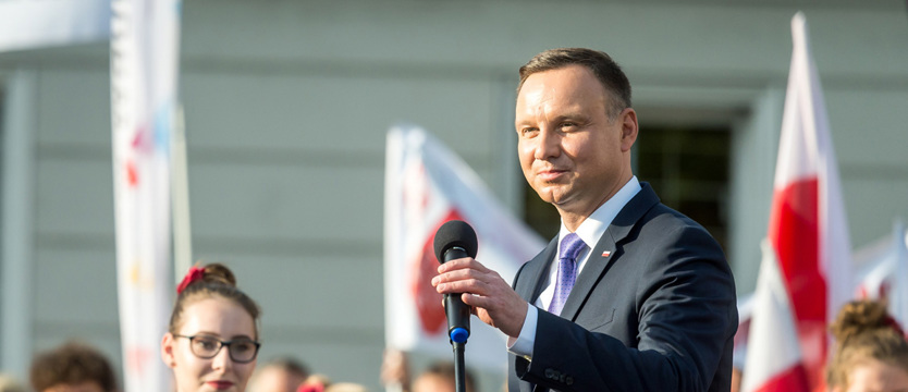 Prezydent: Pytanie o wiek emerytalny w referendum