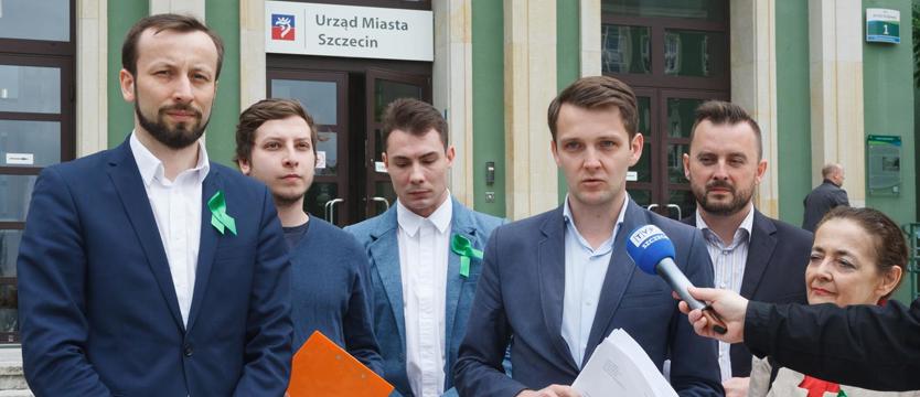 Są za aleją z tramwajami