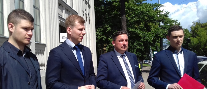 Kontrowersje wokół nowych umów Enei