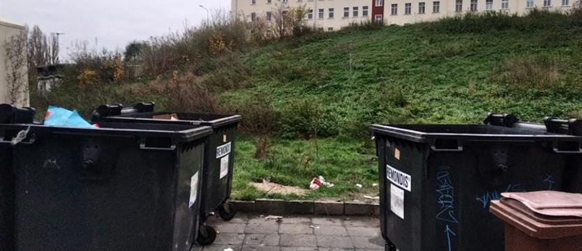 Mieszkańcy ul. Szarotki zostali bez śmietników
