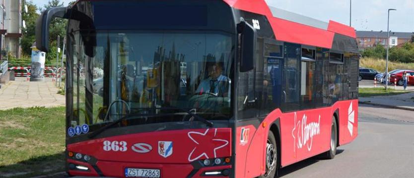 Uciekał z łupem autobusem