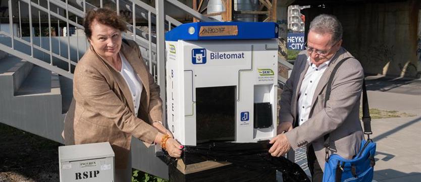 SKM w bólach się rodzi. Biletomaty zafoliowane, łączony bilet tylko miesięczny