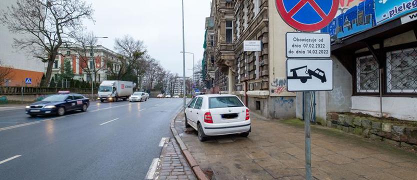 Na Matejki odholują z zakazu