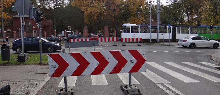 Przed 1 listopada na ul. Ku Słońcu w Szczecinie. Pierwsze blokady przycmentarne