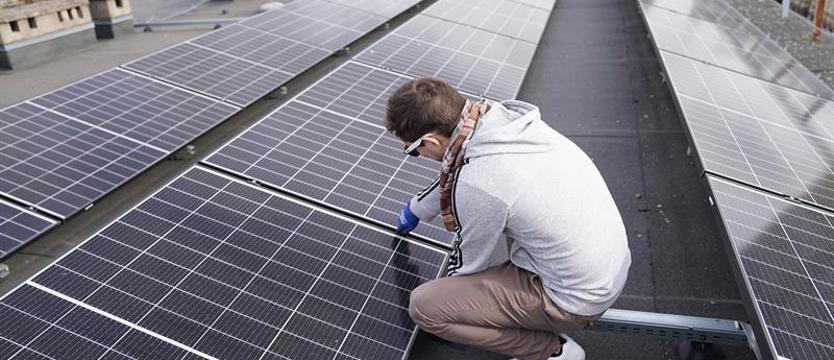 Wydział prawie samowystarczalny energetycznie. Zamontowano blisko 250 paneli