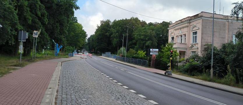 Z każdej strony wahadłowo. Wiadukt w Mścięcinie wciąż czeka na ekspertyzę