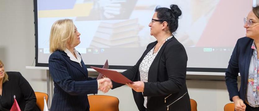 PUM chce pomóc uczniom dotkniętym przez pandemię