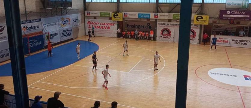 Futsal. Beniaminek pokonany