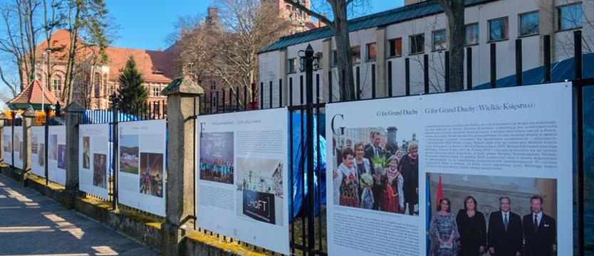 Nowa wystawa plenerowa. O stosunkach dyplomatycznych między Luksemburgiem a Polską