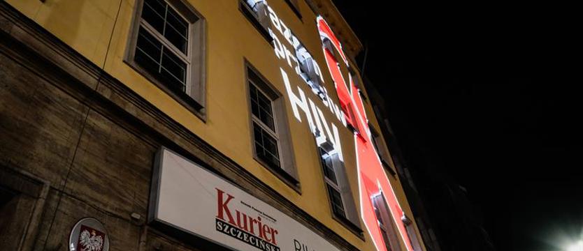 Czerwona kokardka dla marszałka