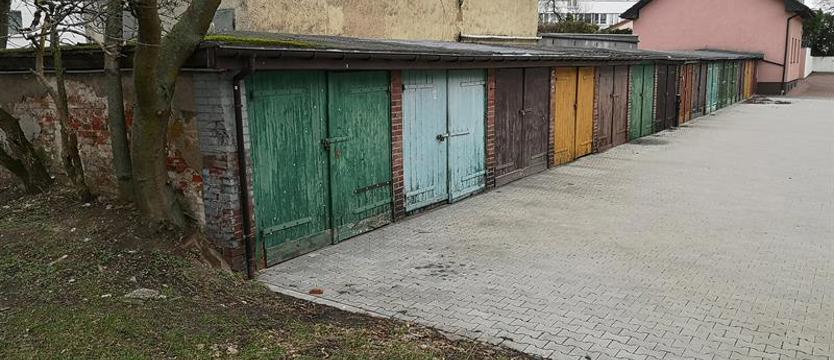 Nie było chętnych na garaż na placu Lotników w Szczecinie