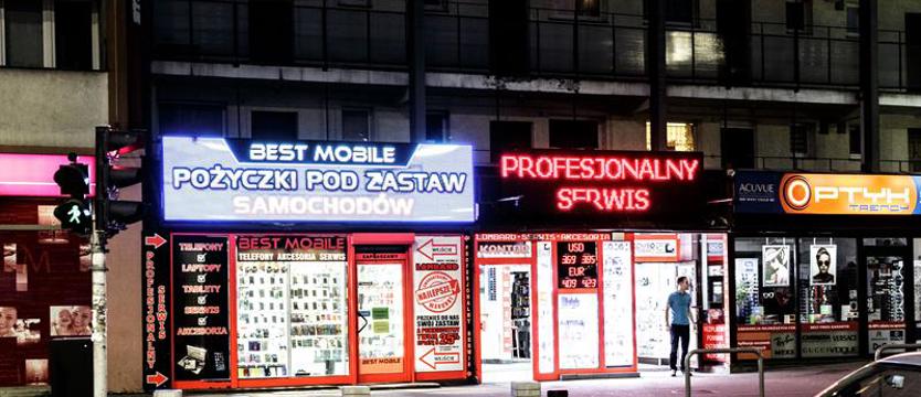 Odwracają uwagę i oślepiają!