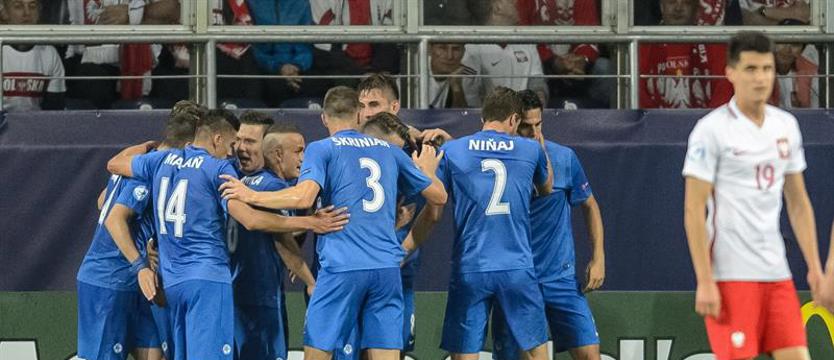 Piłka nożna. Futbol młodzieżowy leży i kwiczy