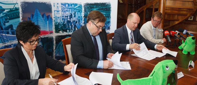 Umowy na nowe solarisy
