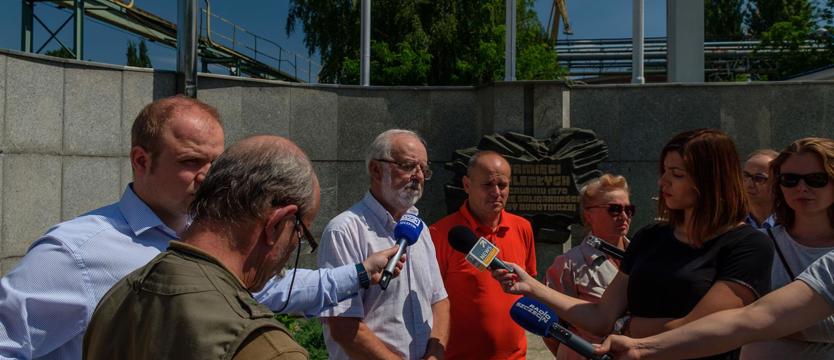 Opozycjoniści jadą na miesięcznicę