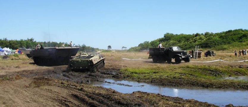 Militaria na „patelni”. Zlot z niespodziankami