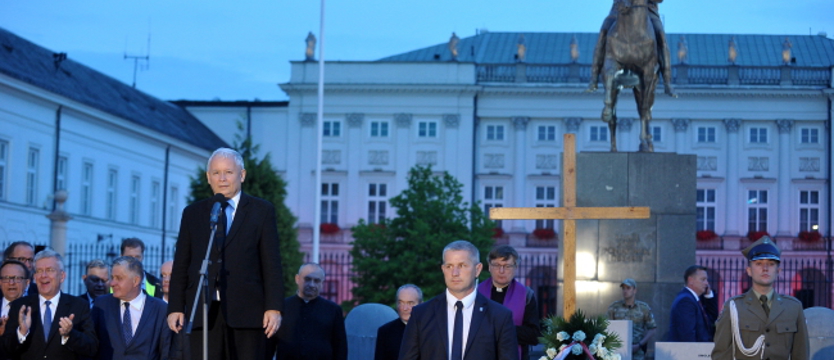 Miesięcznica i kontrdemonstracja