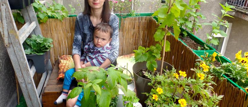 Smakowity balkon z nasturcjami