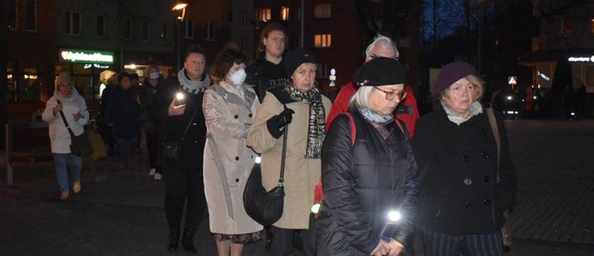 Czarny marsz po rynku w Stargardzie