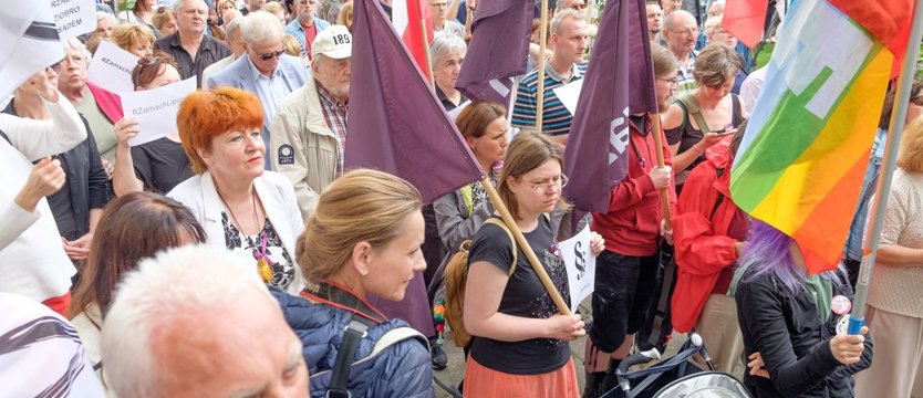 Przeciwko PiS-owi, w obronie sędziów