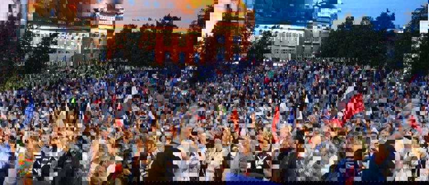 Kilkutysięczny protest na placu Solidarności