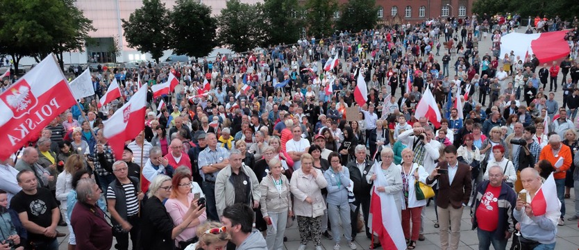 Szczecinianie demonstrują, sędziowie dziękują