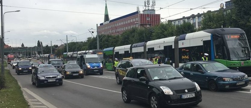Oblężenie komunikacji miejskiej i korki na drogach