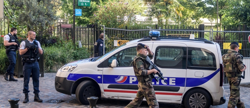 Samochód wjechał w żołnierzy pod Paryżem