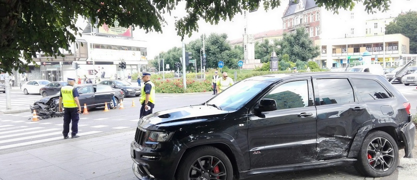 Zderzenie trzech aut na pl. Żołnierza Polskiego