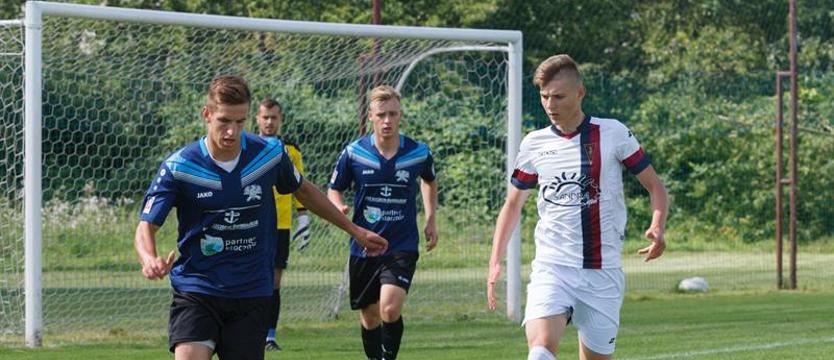 Piłka nożna. III-ligowe derby dla Świtu