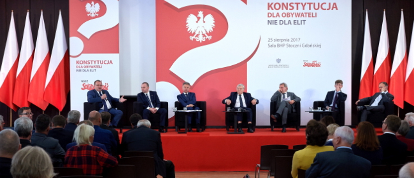 Mucha:  16 otwartych spotkań nt. referendum konstytucyjnego