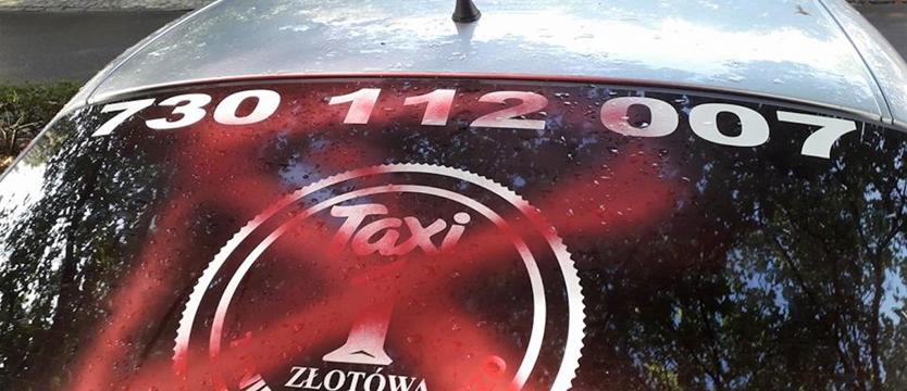 Zdewastowana taksówka