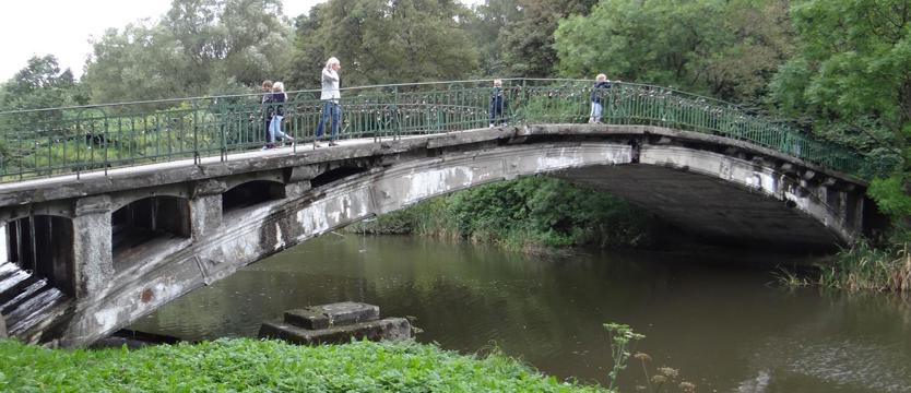 Mostek (bez) miłości