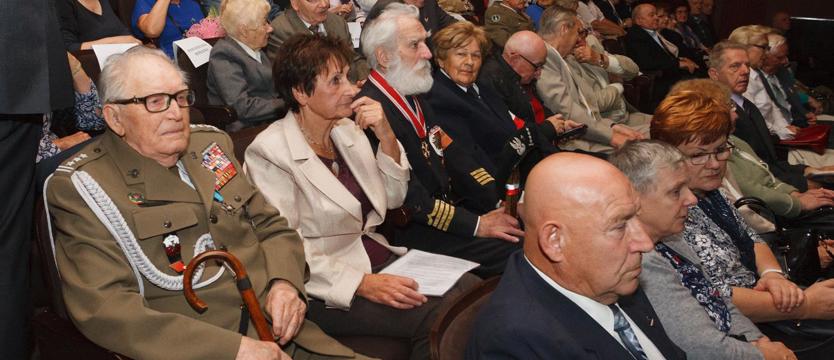 Marszałek pożegnał kombatantów