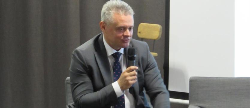 Kadry i ułatwienia w portach