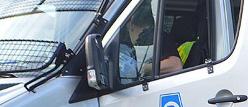 Zaatakował nożem policjantów