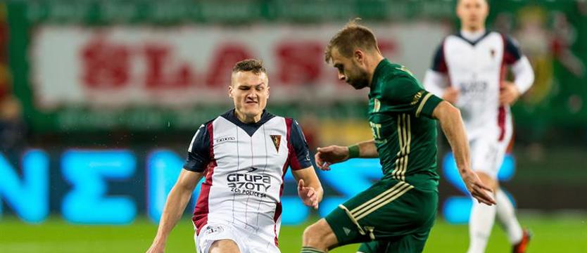 Piłka nożna. Czterech prawych obrońców w składzie