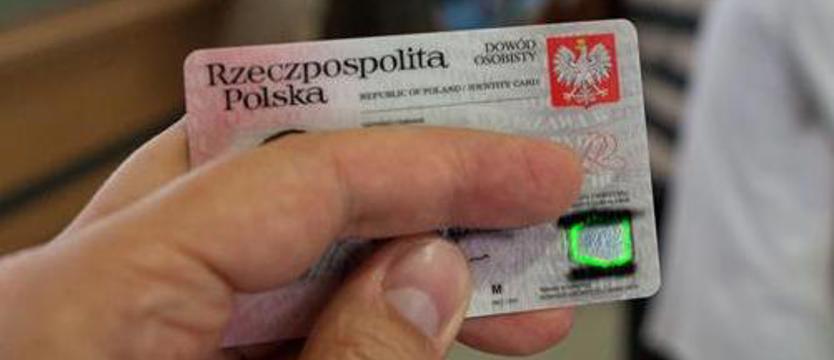 Nie trzeba wymieniać dokumentów w związku z dekomunizacją