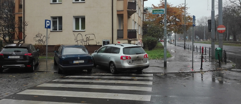 Przejście już całkiem zastawione