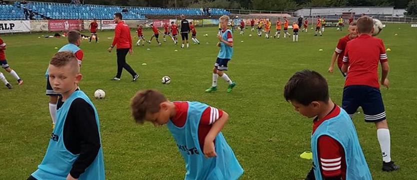 Piłka nożna. Arkonia i Hutnik z nowoczesnymi obiektami