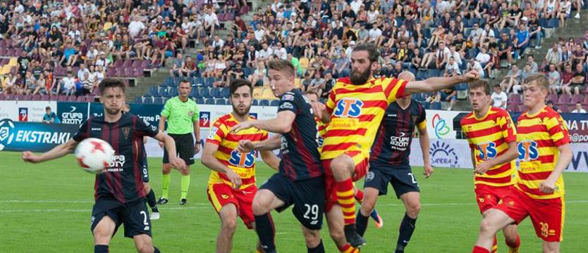 Piłka nożna. Jagiellonia i Pogoń na dwóch biegunach